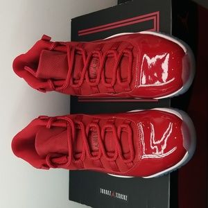 PER-OWNED WITH OG BOX!! Air Jordan 11 Retro "Win Like 96".